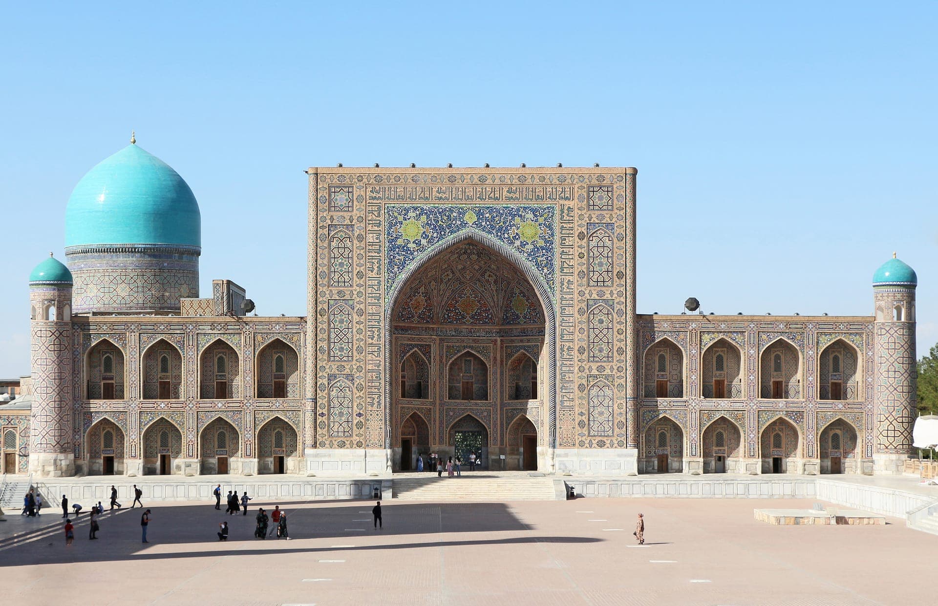 Tilya-Kori Madrasa, Registan